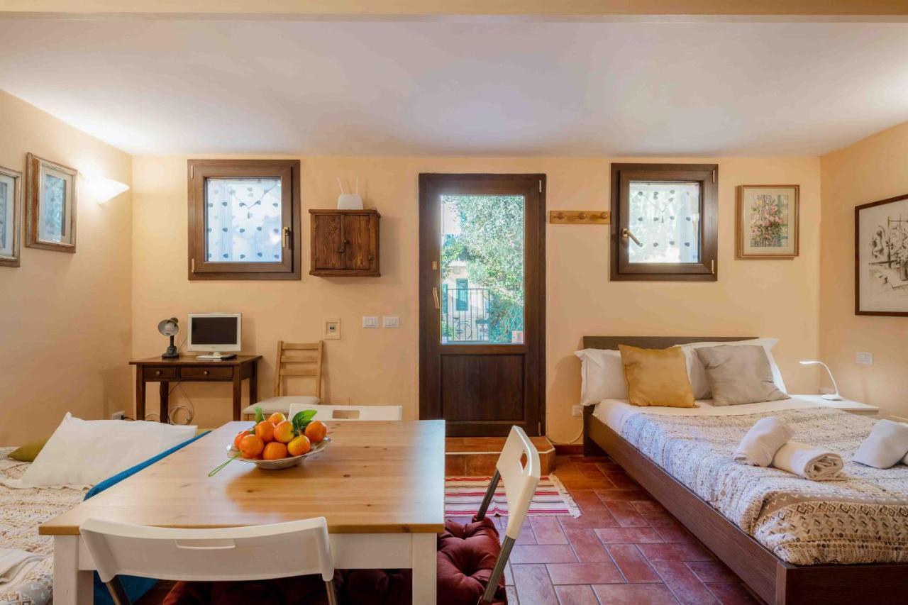 San Frediano Cozy Studio With Private Patio Apartment Флоренция Екстериор снимка